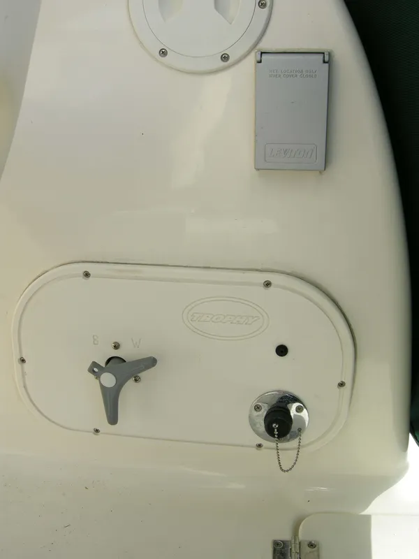 2003 Bayliner 2052 Trophy Walkaround