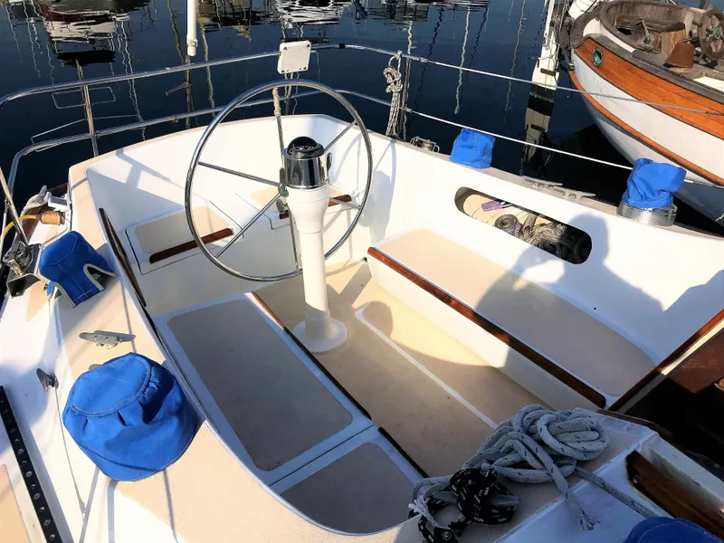 1975 Islander 36