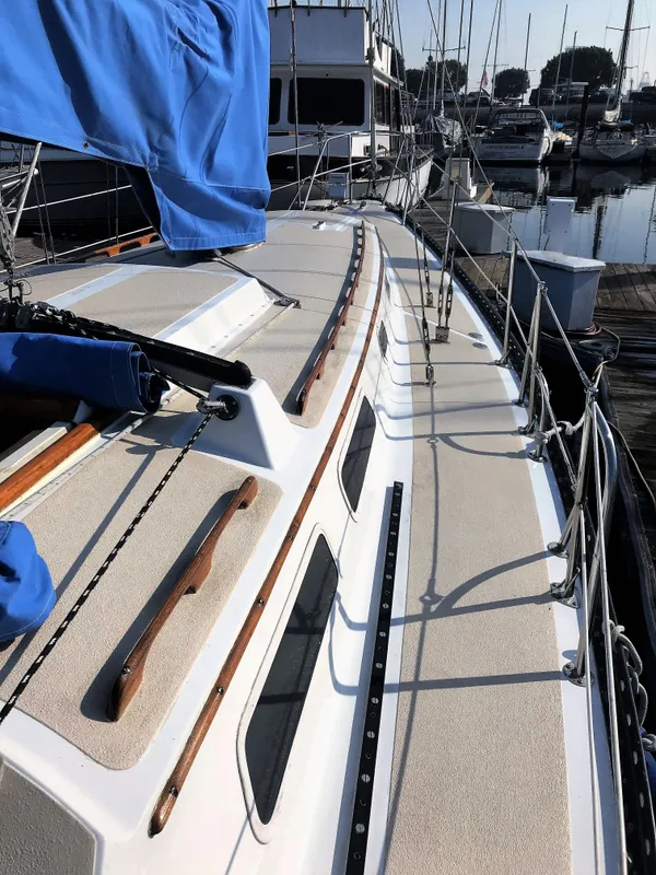 1975 Islander 36
