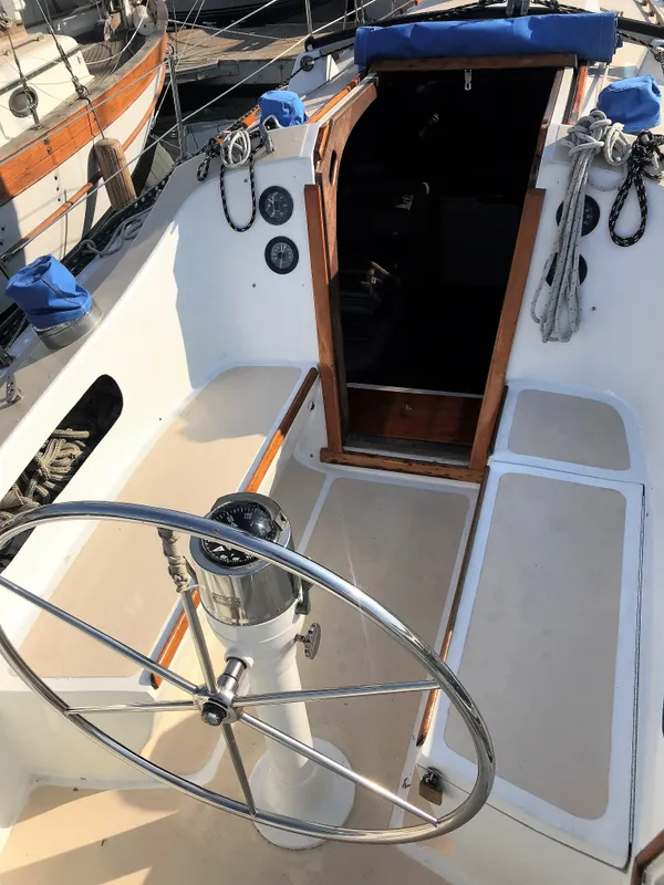 1975 Islander 36