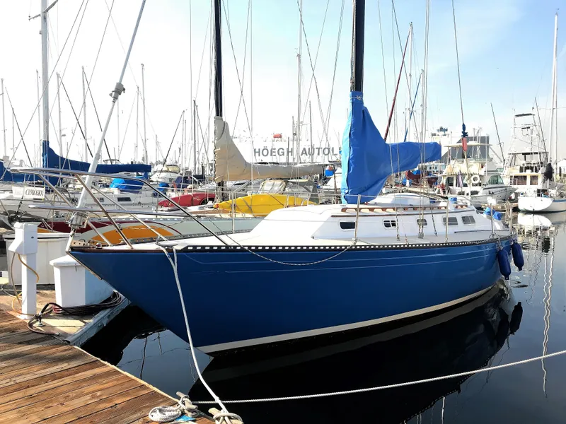 1975 Islander 36