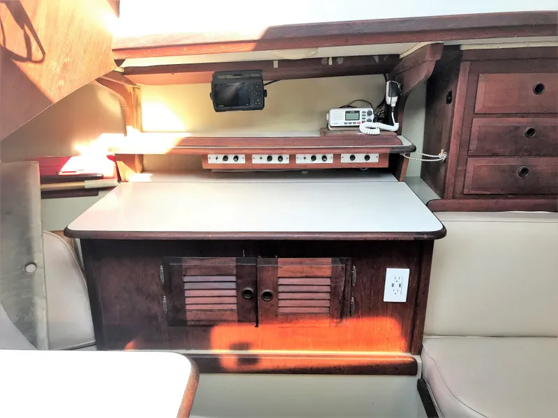 1975 Islander 36