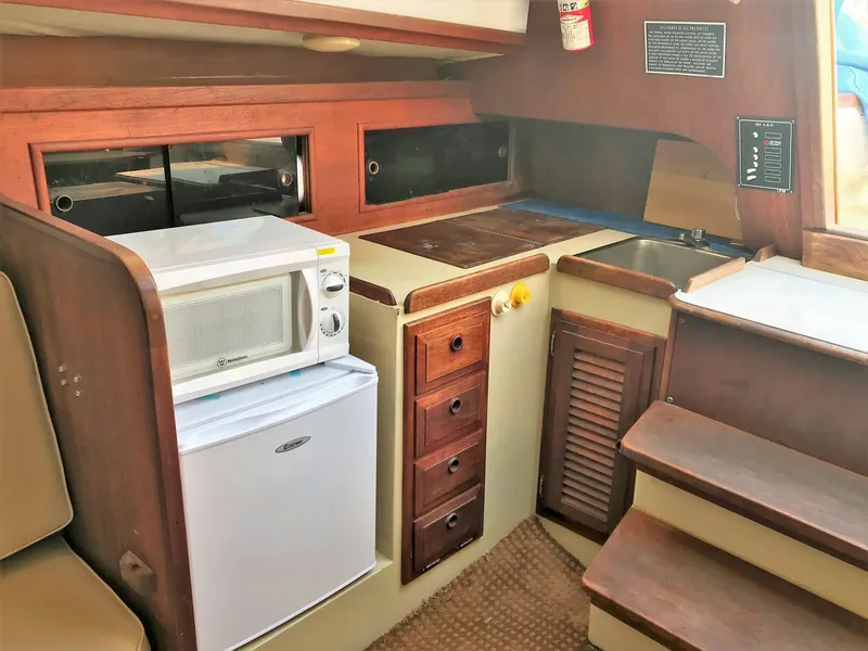 1975 Islander 36