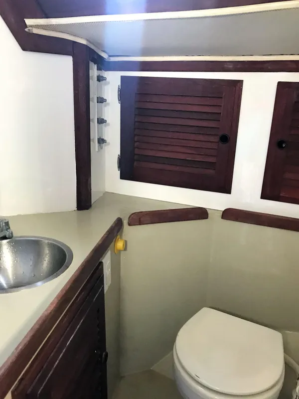 1975 Islander 36