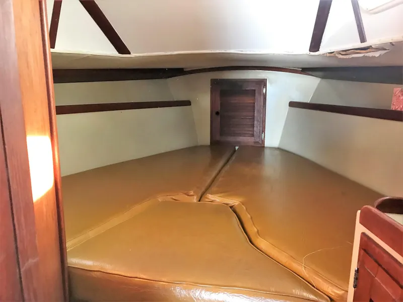 1975 Islander 36