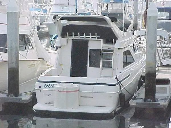 1997 Bayliner 3488 Command Bridge