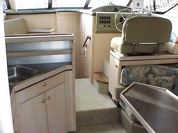 1997 Bayliner 3488 Command Bridge