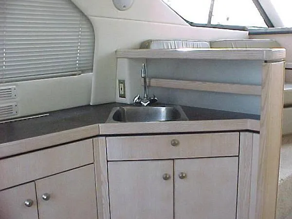 1997 Bayliner 3488 Command Bridge