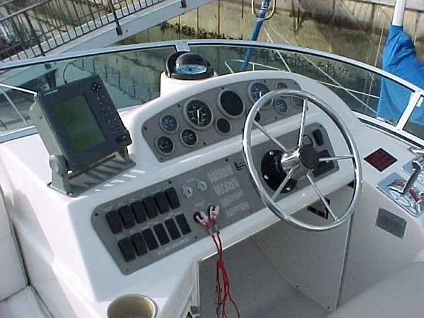 1997 Bayliner 3488 Command Bridge