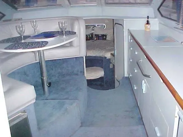 1988 Sea Ray 305 Sedan Bridge