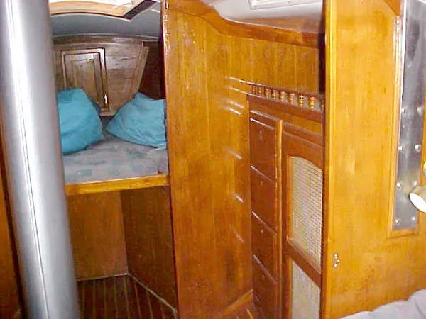 forward / v-berth