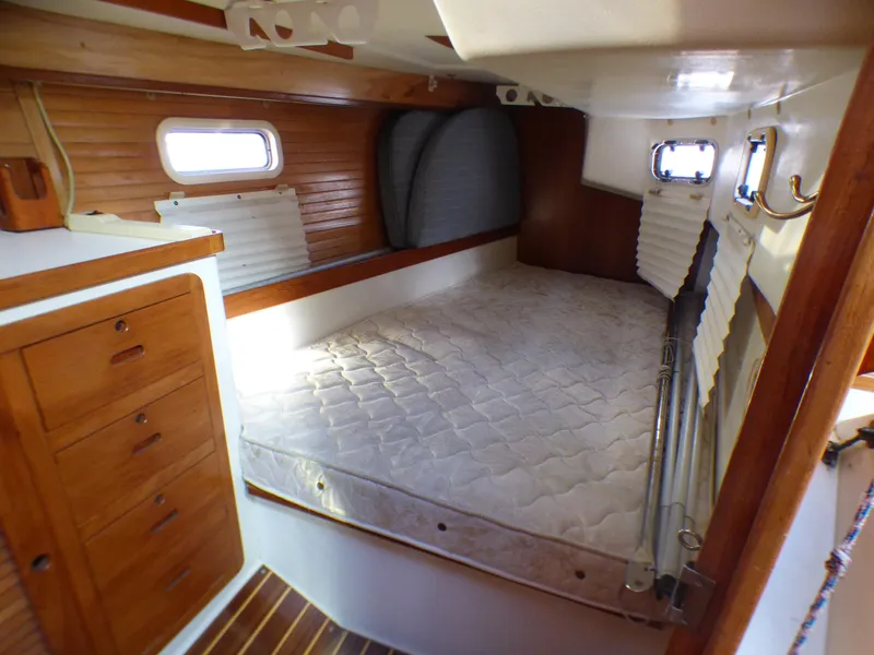 Aft cabin bed