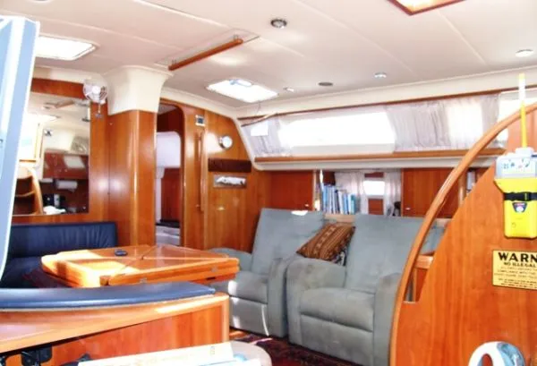 salon to starboard