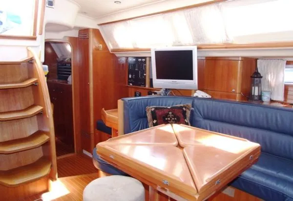 salon looking aft