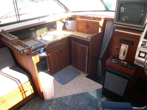 Large L-Shaped Down-Galley