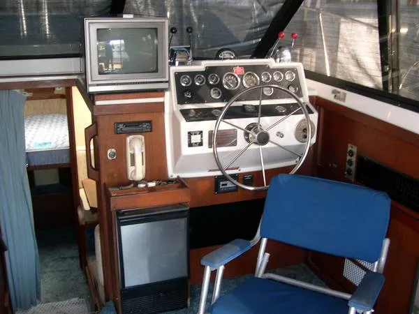 Lower Helm/Entertainment Center /Ice Machine