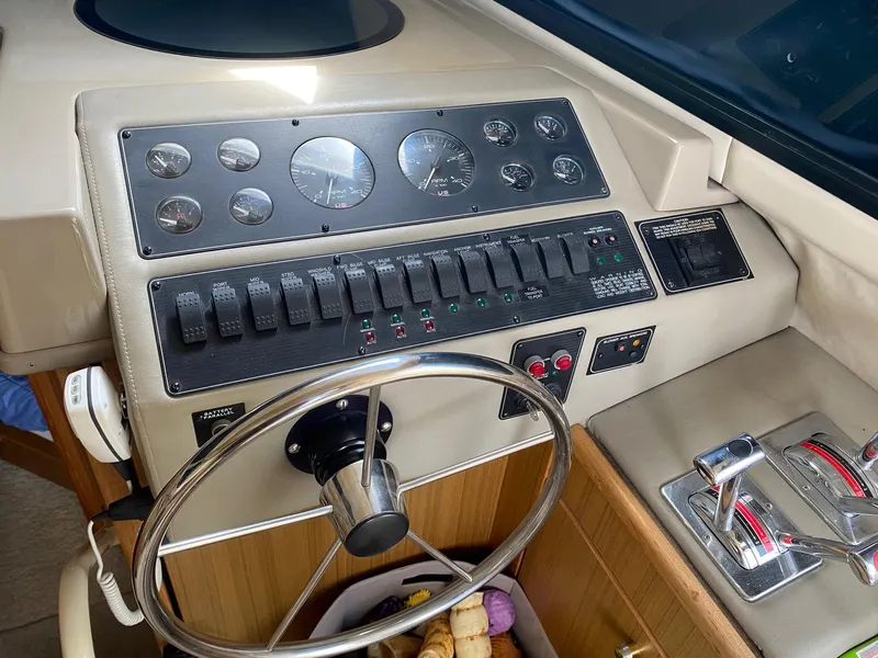2001 Bayliner 4087 Aft Cabin Motoryacht