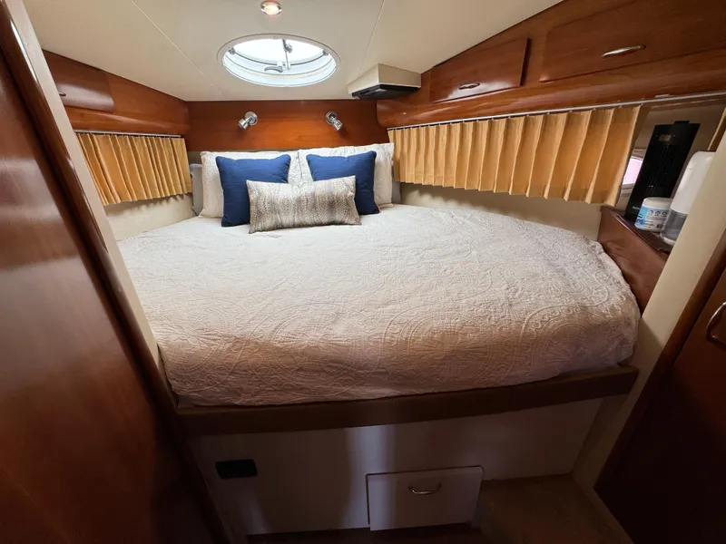 2004 Carver 366 Motor Yacht
