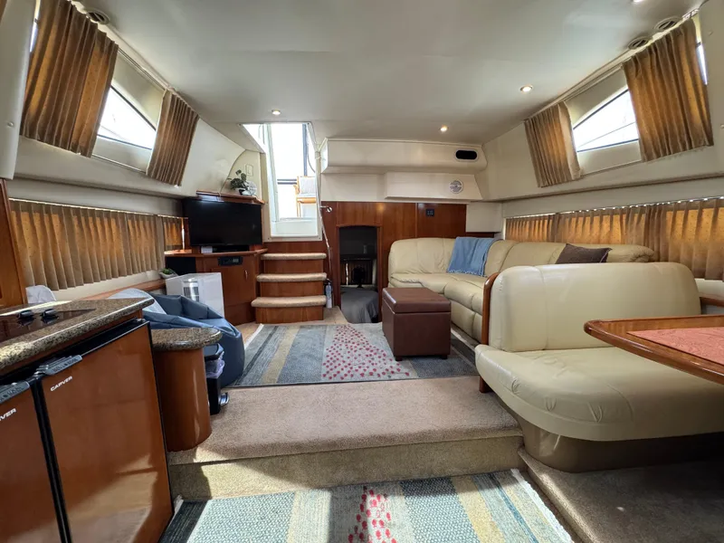 2004 Carver 366 Motor Yacht