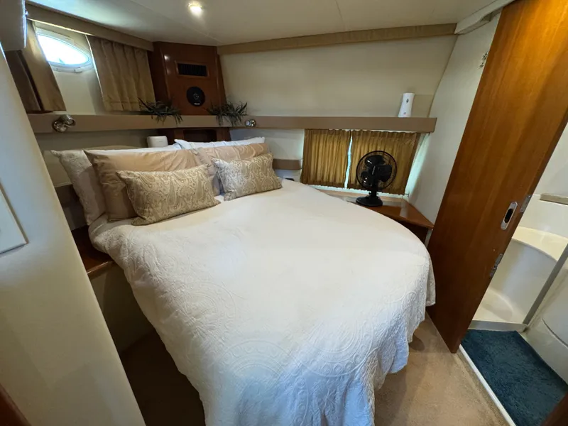 2004 Carver 366 Motor Yacht
