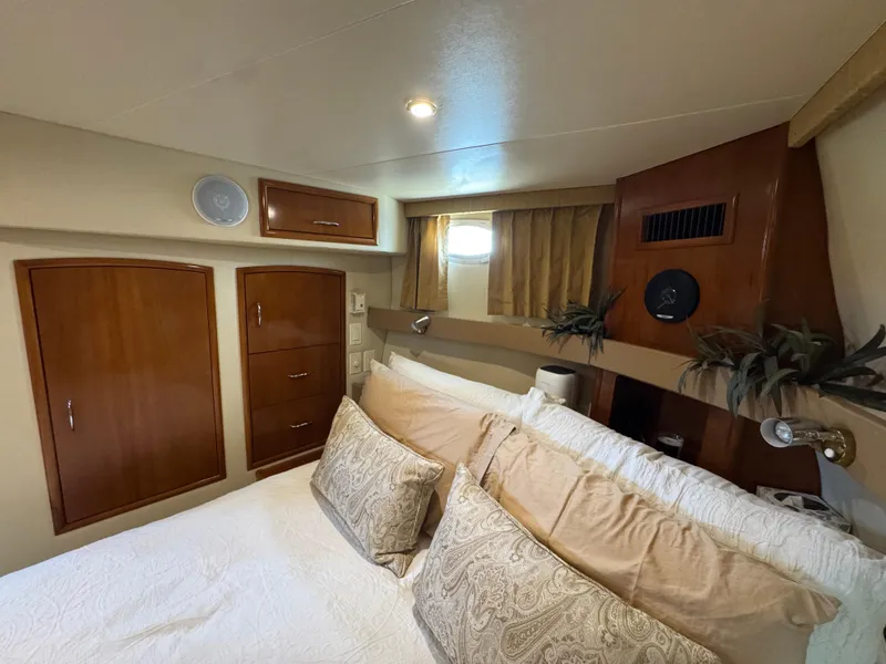 2004 Carver 366 Motor Yacht
