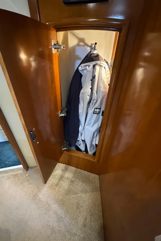 2004 Carver 366 Motor Yacht
