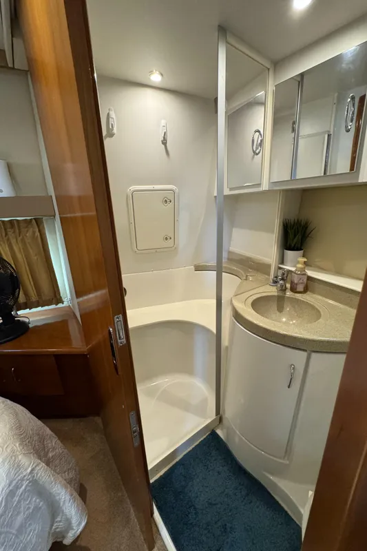 2004 Carver 366 Motor Yacht