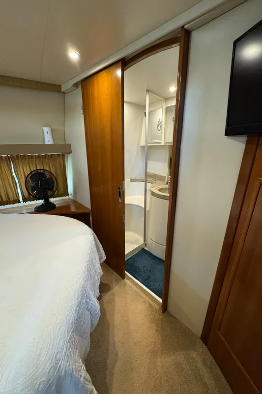 2004 Carver 366 Motor Yacht