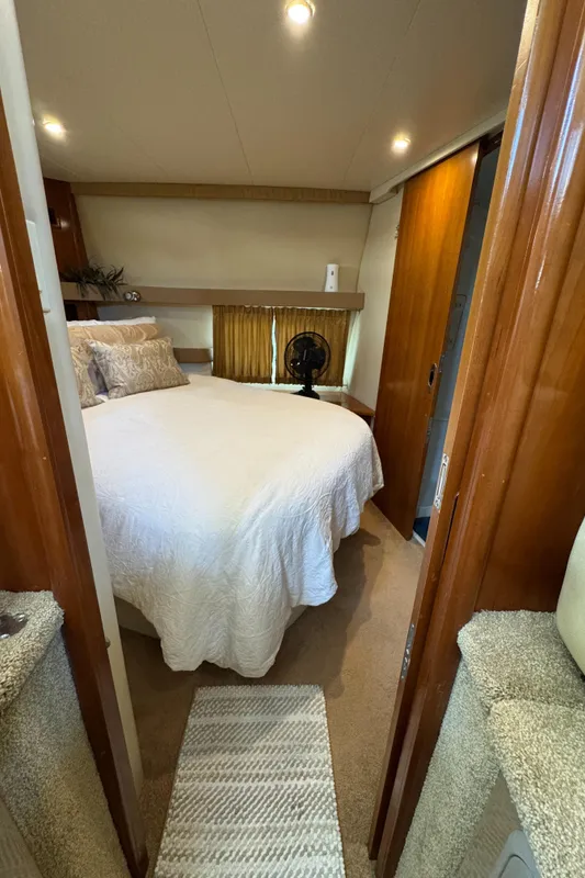 2004 Carver 366 Motor Yacht
