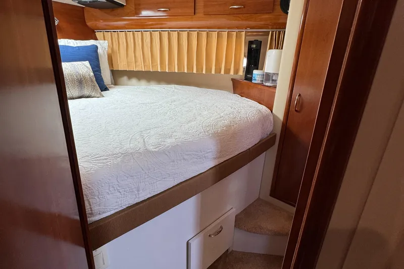 2004 Carver 366 Motor Yacht
