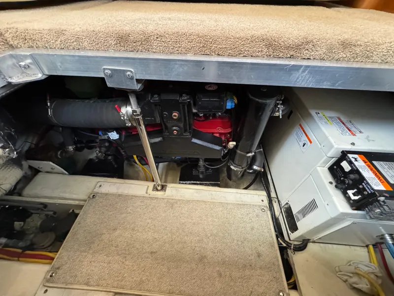 2004 Carver 366 Motor Yacht