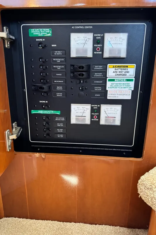 2004 Carver 366 Motor Yacht