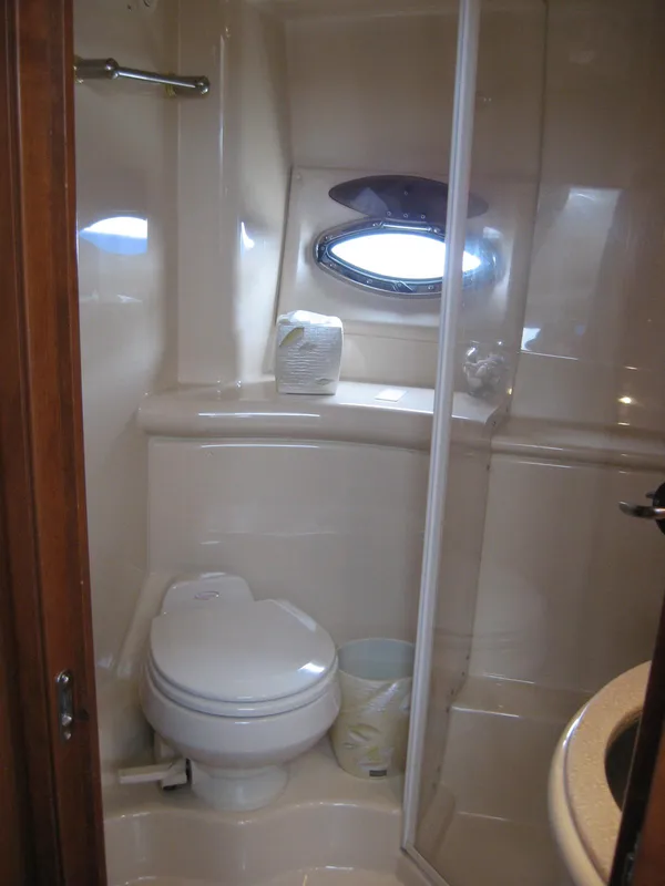 Guest Head & Shower Compartment