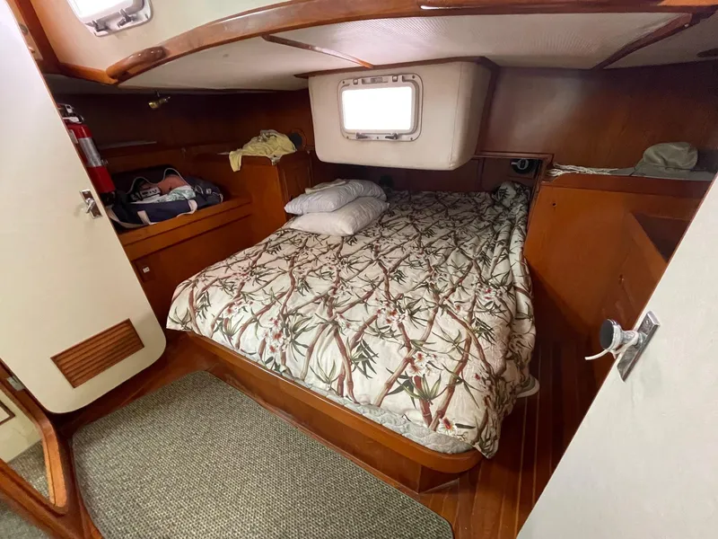 1987 Hylas 42