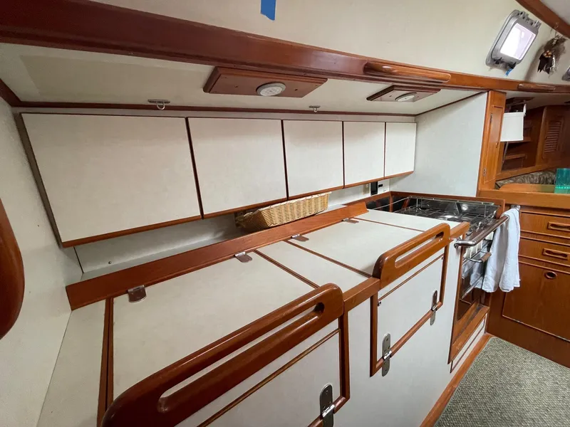 1987 Hylas 42