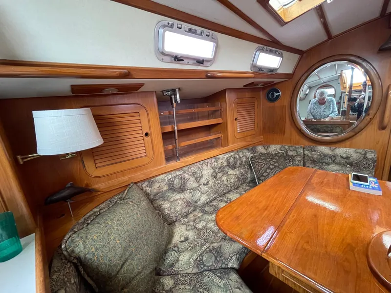 1987 Hylas 42