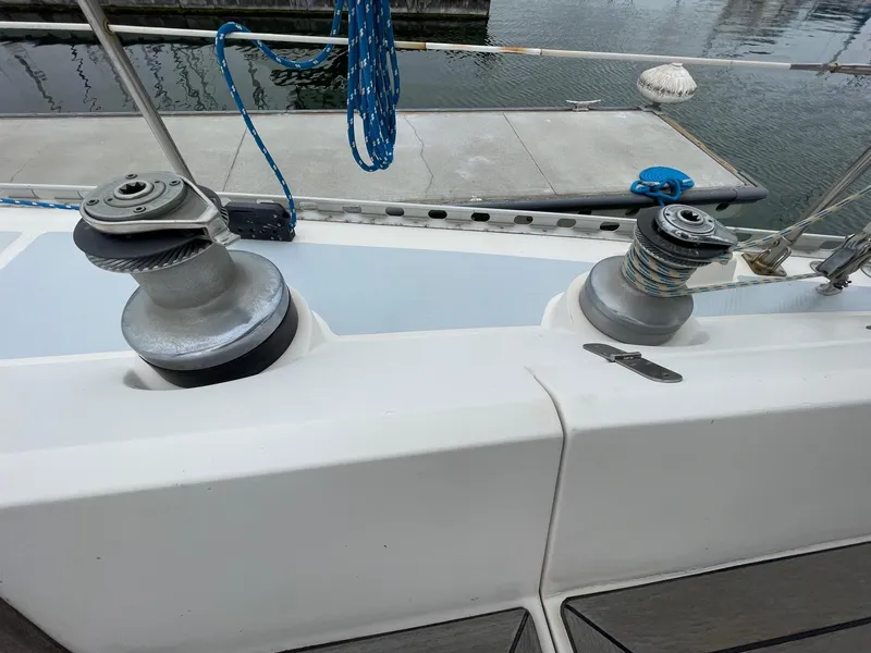 1987 Hylas 42