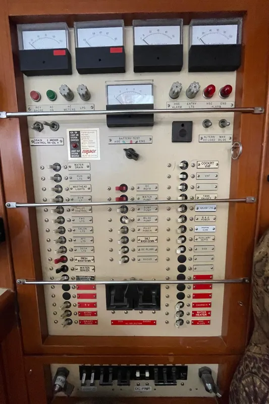 1987 Hylas 42