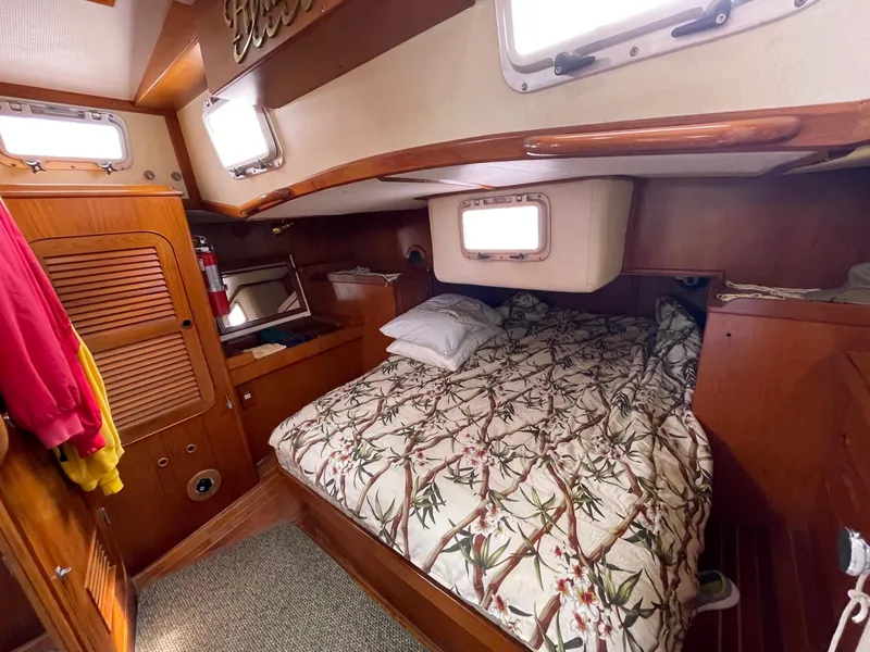 1987 Hylas 42