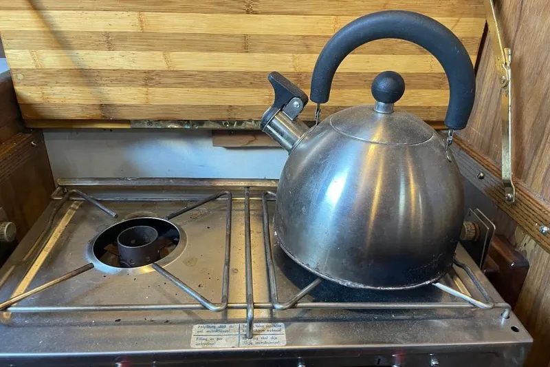 Vintage Custom Bodega 30 stove with kettle, wooden backsplash, 1977 model.