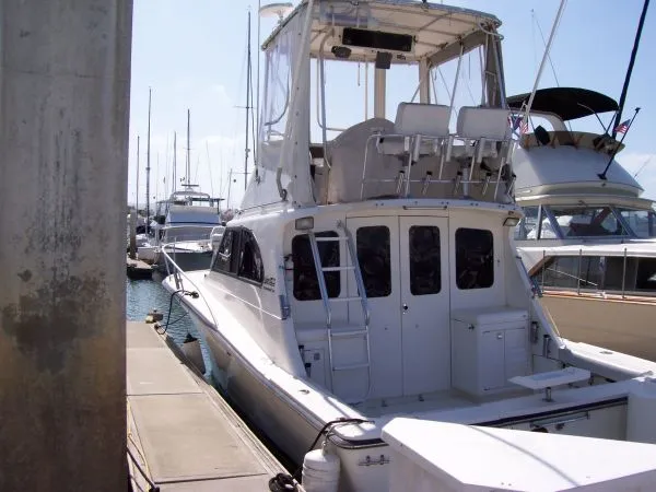 1989 Luhrs 320 Sedan