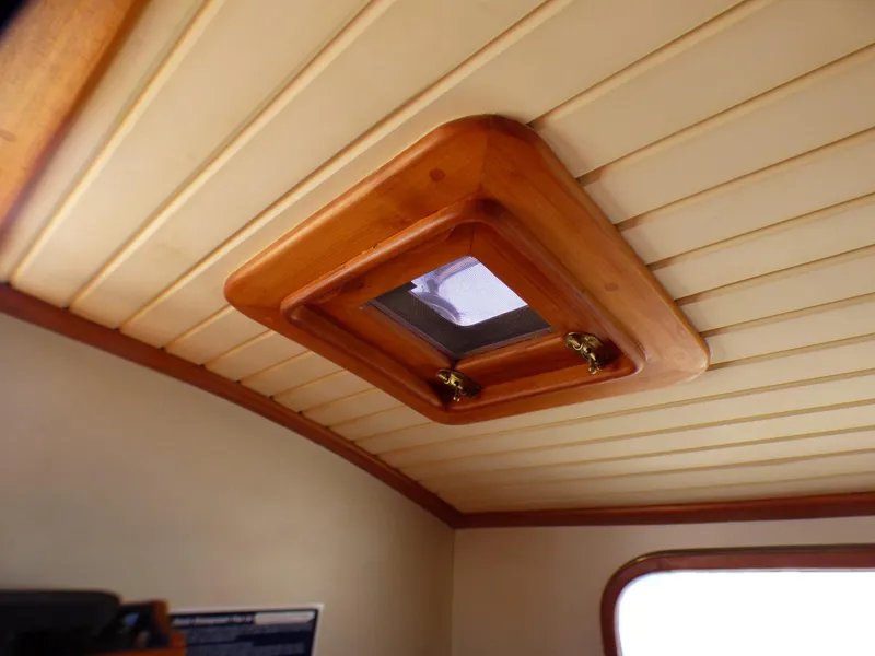 Cabin top hatch with screen