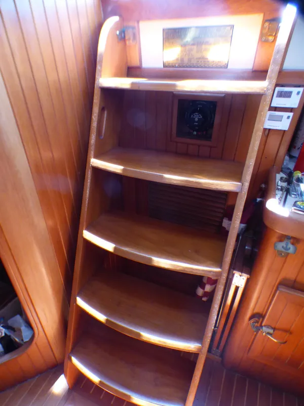 Cabin ladder to salon