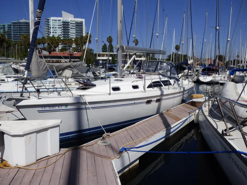 2004 Catalina 387