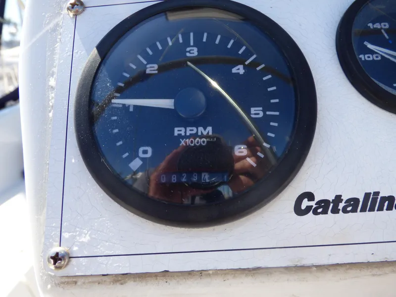 2004 Catalina 387