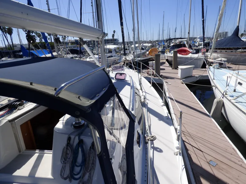 2004 Catalina 387