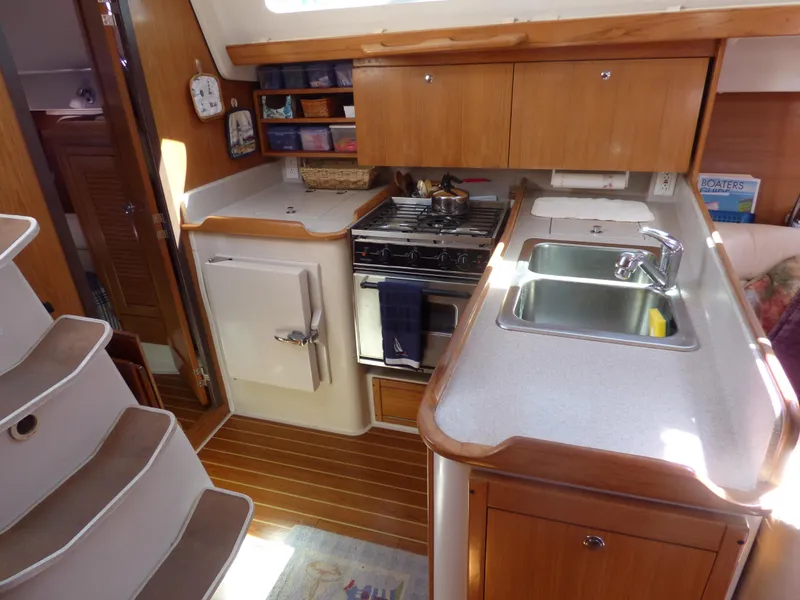 2004 Catalina 387