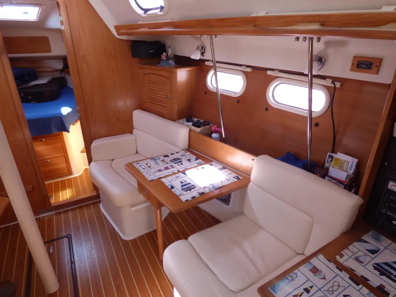 2004 Catalina 387