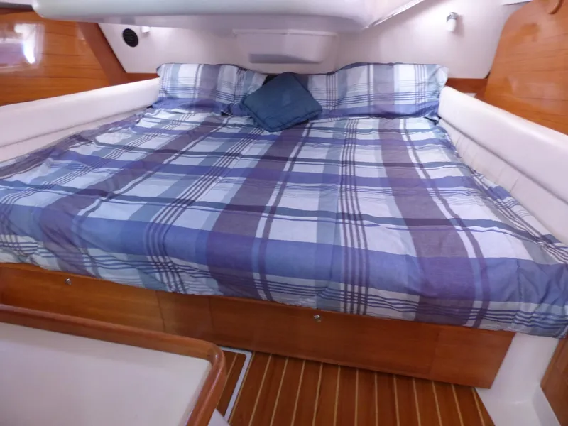 2004 Catalina 387