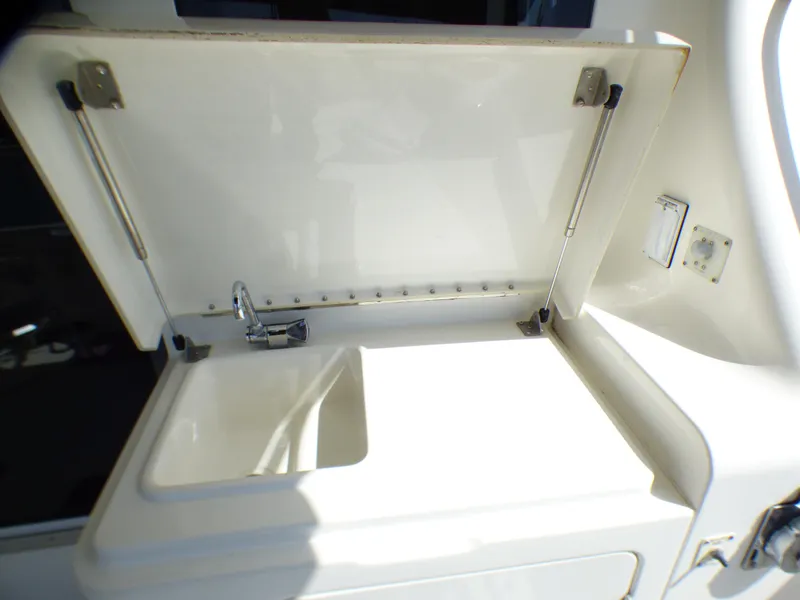 2005 Silverton 38 Convertible